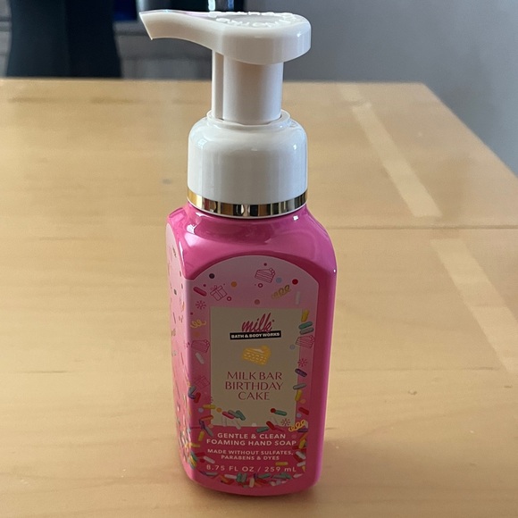 Bath & Body Works Other - Bath and Bodyworks Birthday Cake Foaming Hand Soap